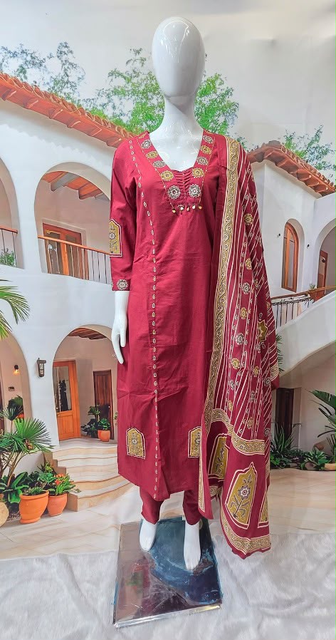 Women’s Maroon Printed Kurti Pant & Dupatta Set